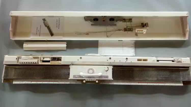 KH260L Long Needle Beds Chunky Gauge knitting machine.