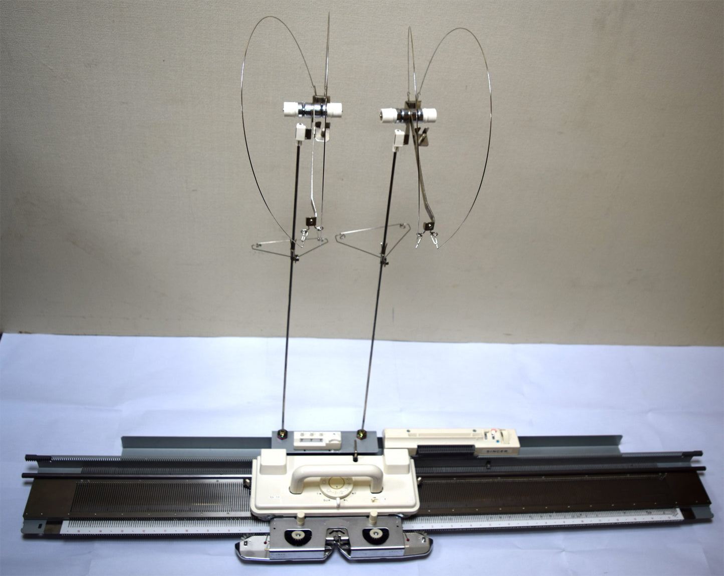 SA3P SINGER / SILVER REED Chunky Gauge Punch card Knitting Machine