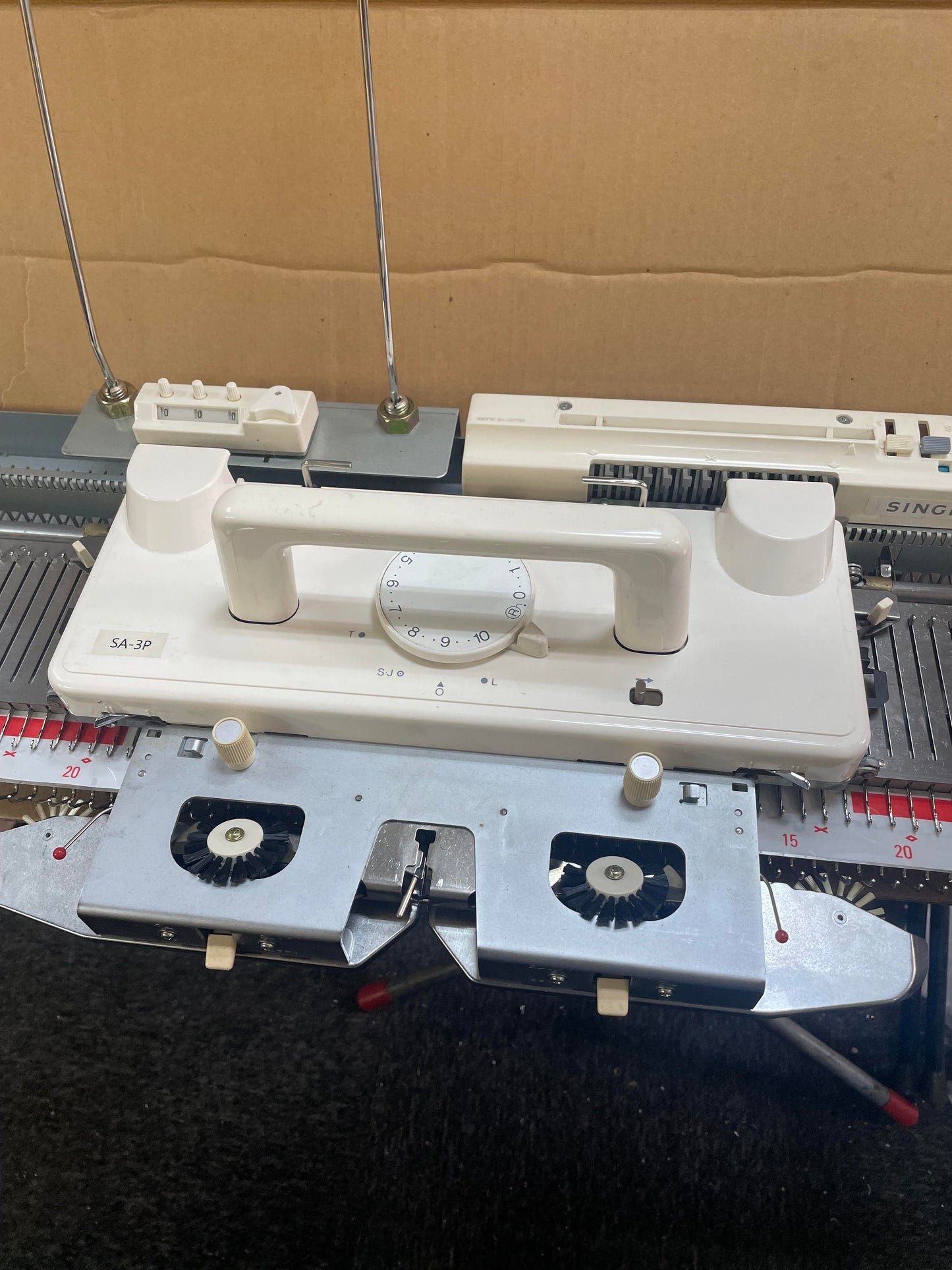 SA3P SINGER / SILVER REED Chunky Gauge Punch card Knitting Machine