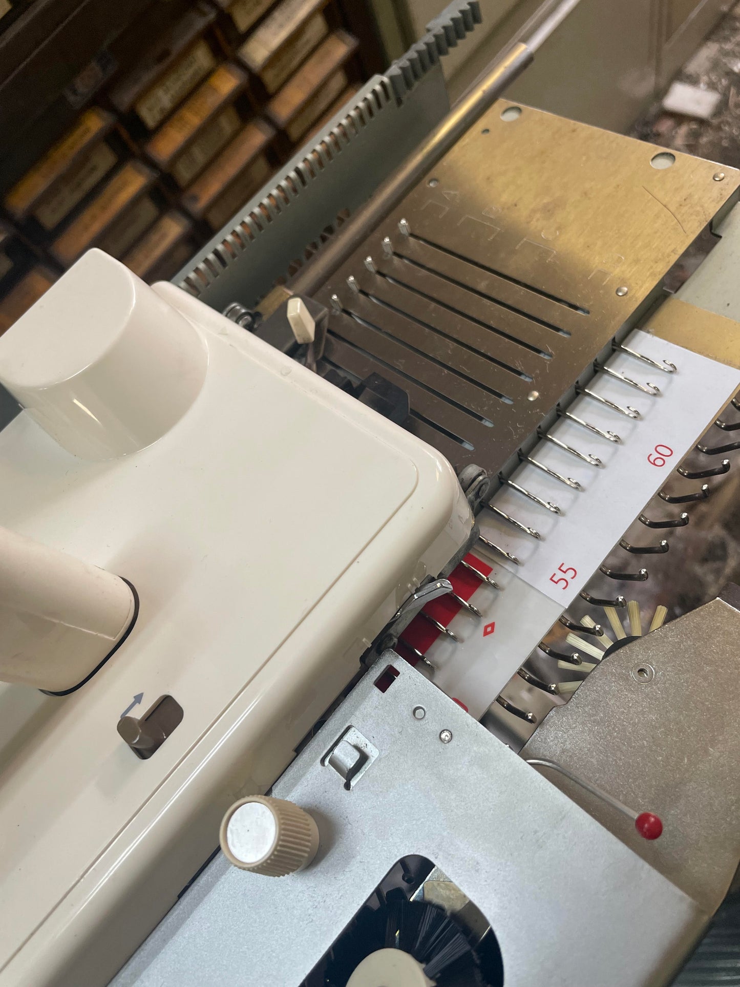 SA3P SINGER / SILVER REED Chunky Gauge Punch card Knitting Machine