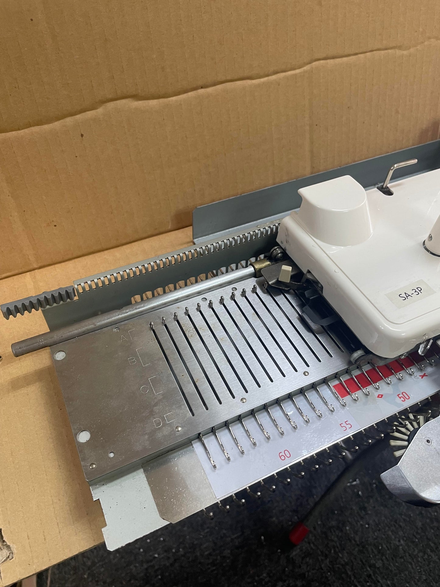 SA3P SINGER / SILVER REED Chunky Gauge Punch card Knitting Machine