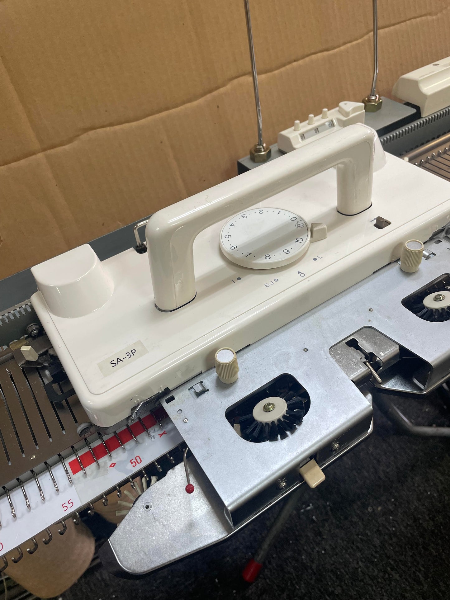 SA3P SINGER / SILVER REED Chunky Gauge Punch card Knitting Machine