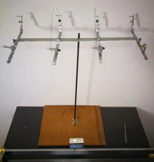 Singer 12 Gauge Intashia Fine Needle Hanging Yarn Knitting Machine