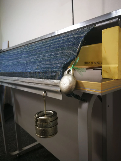 Singer 12 Gauge Intashia Fine Needle Hanging Yarn Knitting Machine