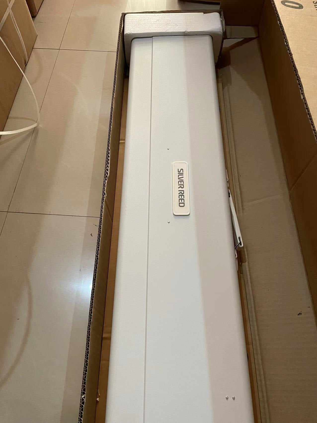 Silver Reed SK860 + SR860 mid gauge( 6.5mm needle spacing) knitting machine